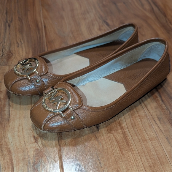 Michael Kors Camel Brown Leather Flats Loafers Gold Accent Hardware Women's 6.5 - Picture 5 of 8
